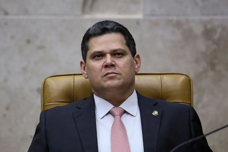 Legislativo escolheu caminho certo e não o fácil, diz Alcolumbre sobre 6×1