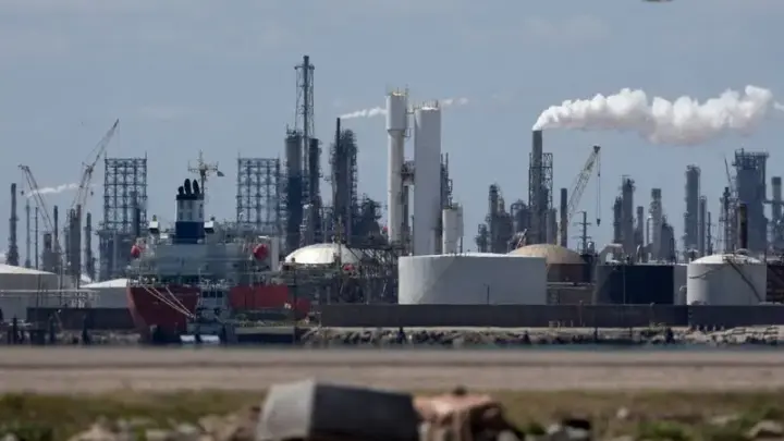 Preços do petróleo caem após Trump sinalizar interrupção de ataques ao Irã
