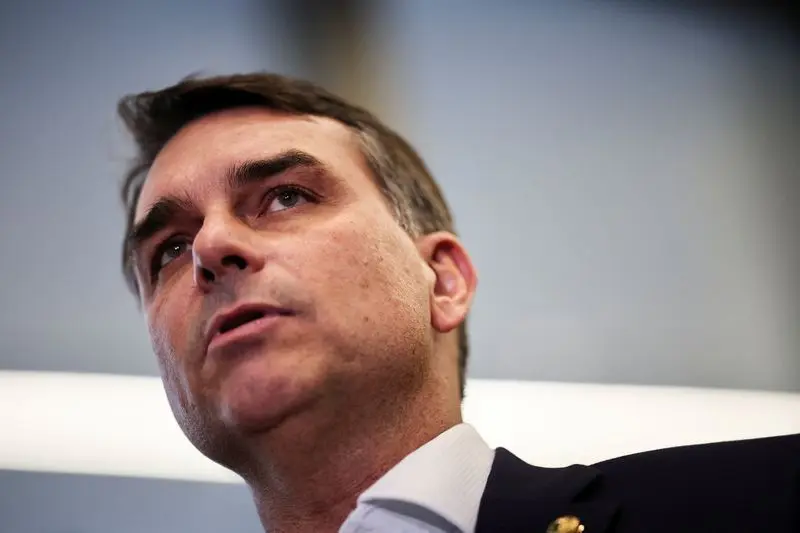 Flávio fecha com Caiado e avança para ter apoio do centrão no segundo turno