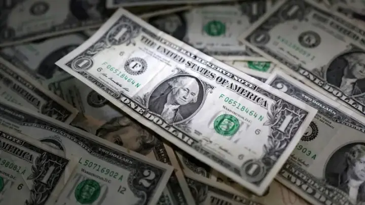 Comprar dólar em cima da hora: 4 erros que pesam no orçamento da viagem