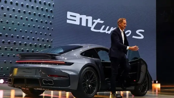 Porsche vê era de vendas mais baixas e busca saída no segmento de luxo