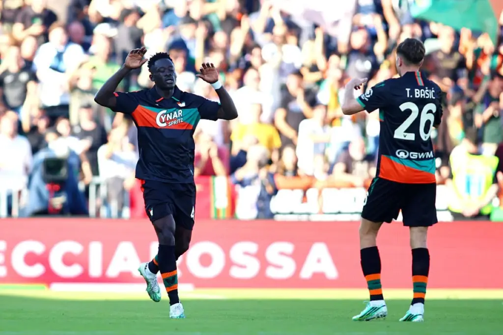 Venezia bate o Napoli e conquista a primeira vitória no Campeonato Italiano