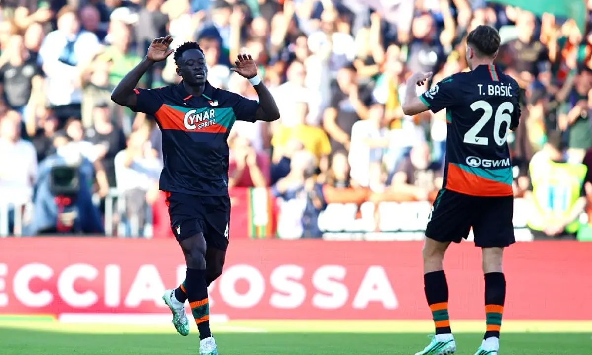 Venezia bate o Napoli e conquista a primeira vitória no Campeonato Italiano