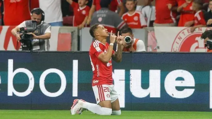 Inter faz “gol relâmpago” e vence confronto direto contra o Corinthians