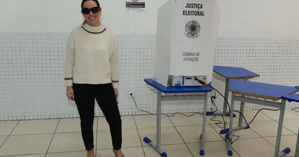 Famosos votam no 2º turno das eleições de 2026; veja